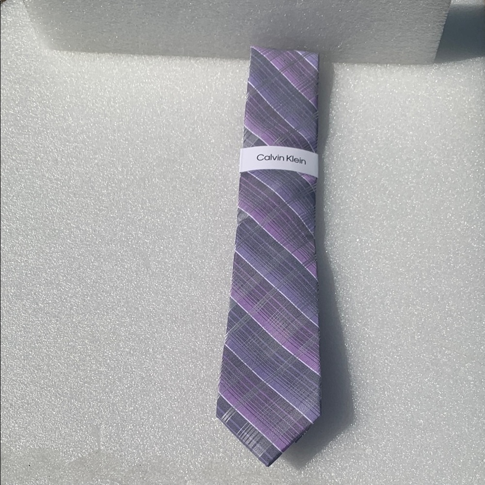 🆕 Calvin Klein Purple and Gray Striped Tie